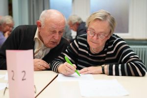 Quiz afbeelding voor pubquiz op locatie met vragenlijst thema's ter illustratie van quizvragen en teamspel